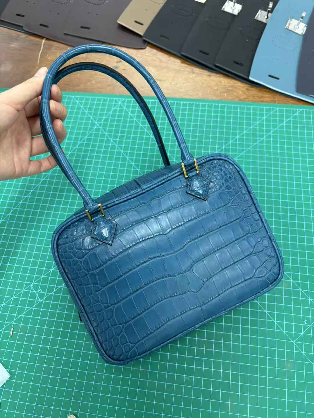 鳄鱼皮手提包