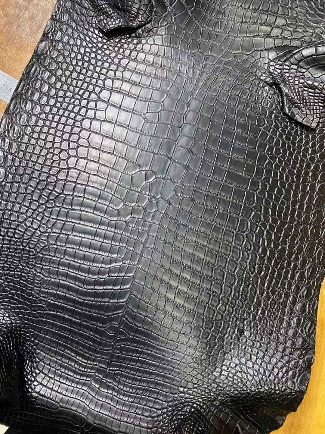 湾鳄牛仔蓝，湾鳄雾面黑色