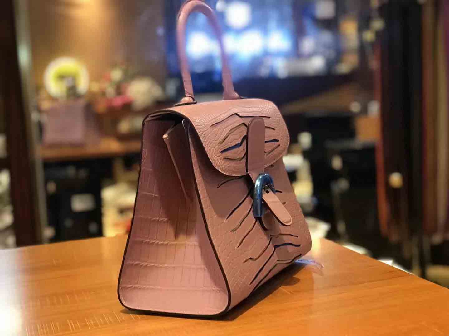 德尔沃28特色线条