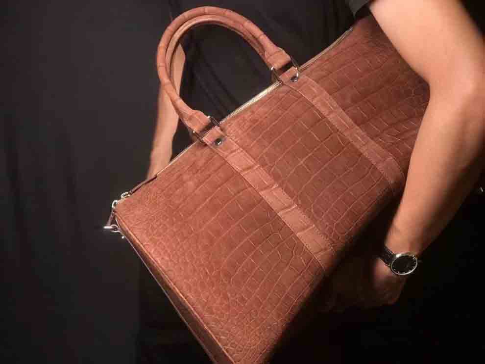新品磨砂旅行包